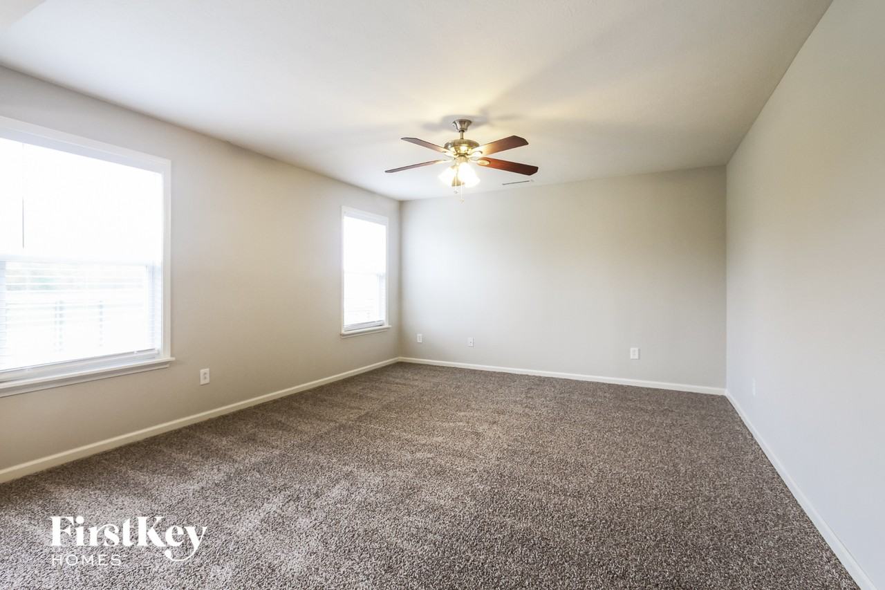 3823 Indigo Blue Blvd - Photo 4 of 15