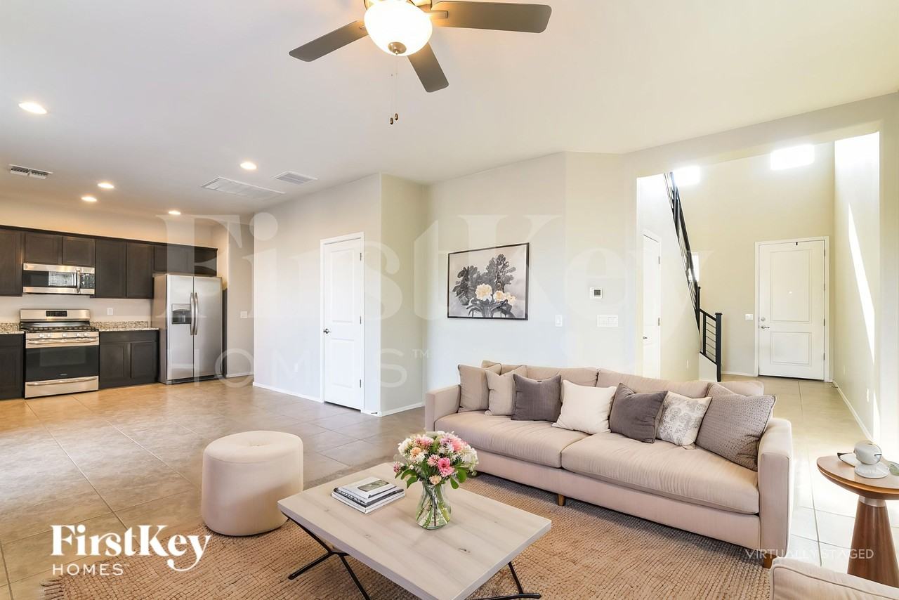 2875 N Fair Oaks Ave - Photo 4 of 19