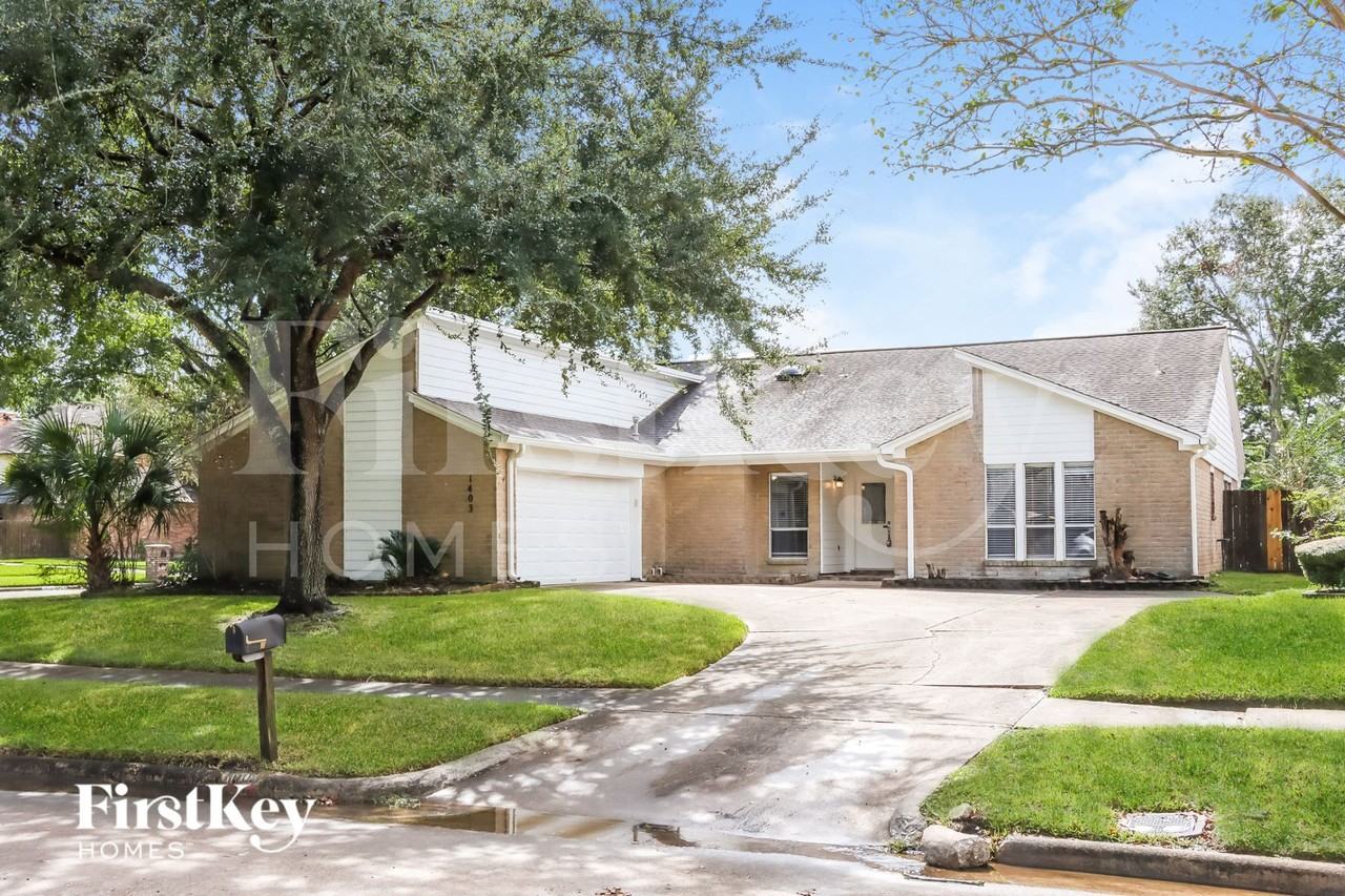 1403 Diana Ct - Photo 2 of 15