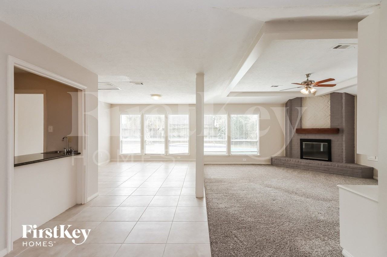 1403 Diana Ct - Photo 3 of 15