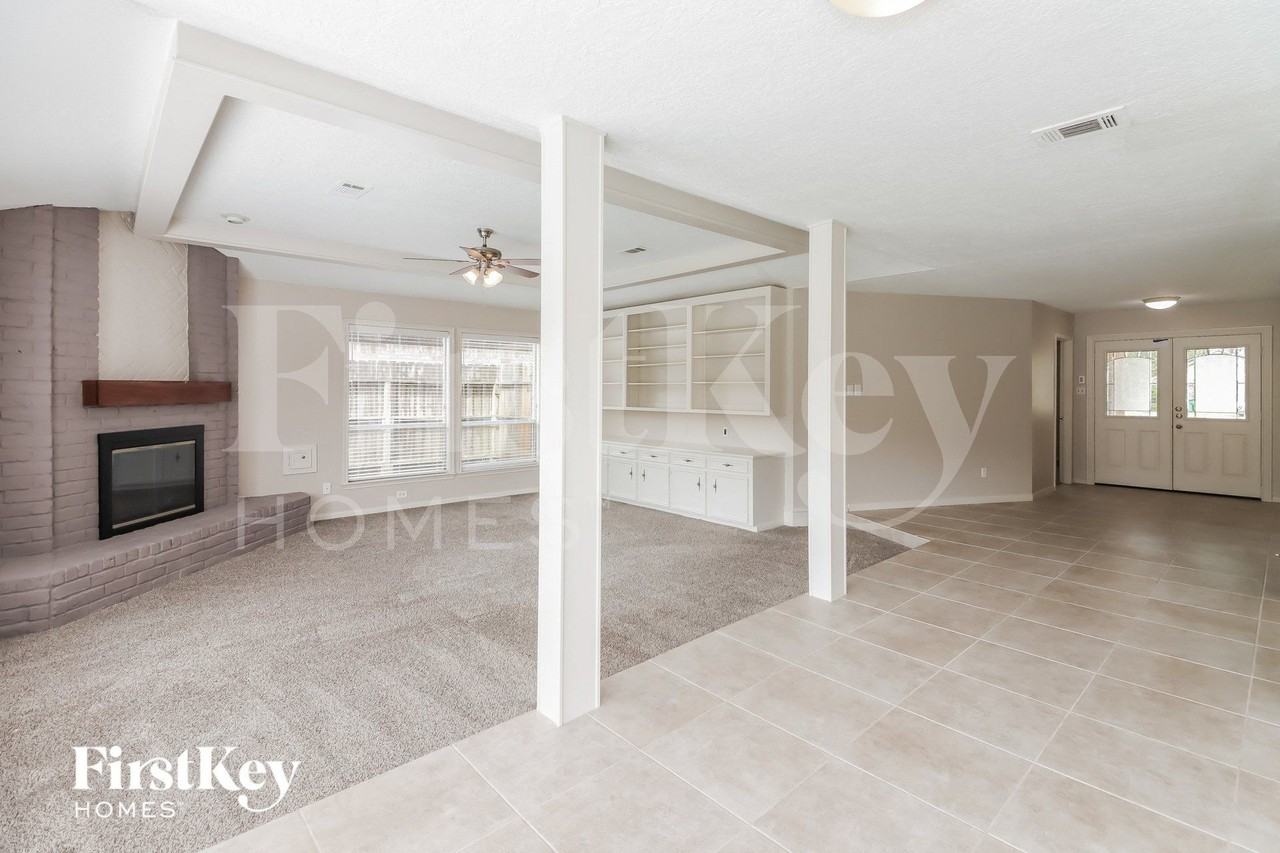 1403 Diana Ct - Photo 4 of 15