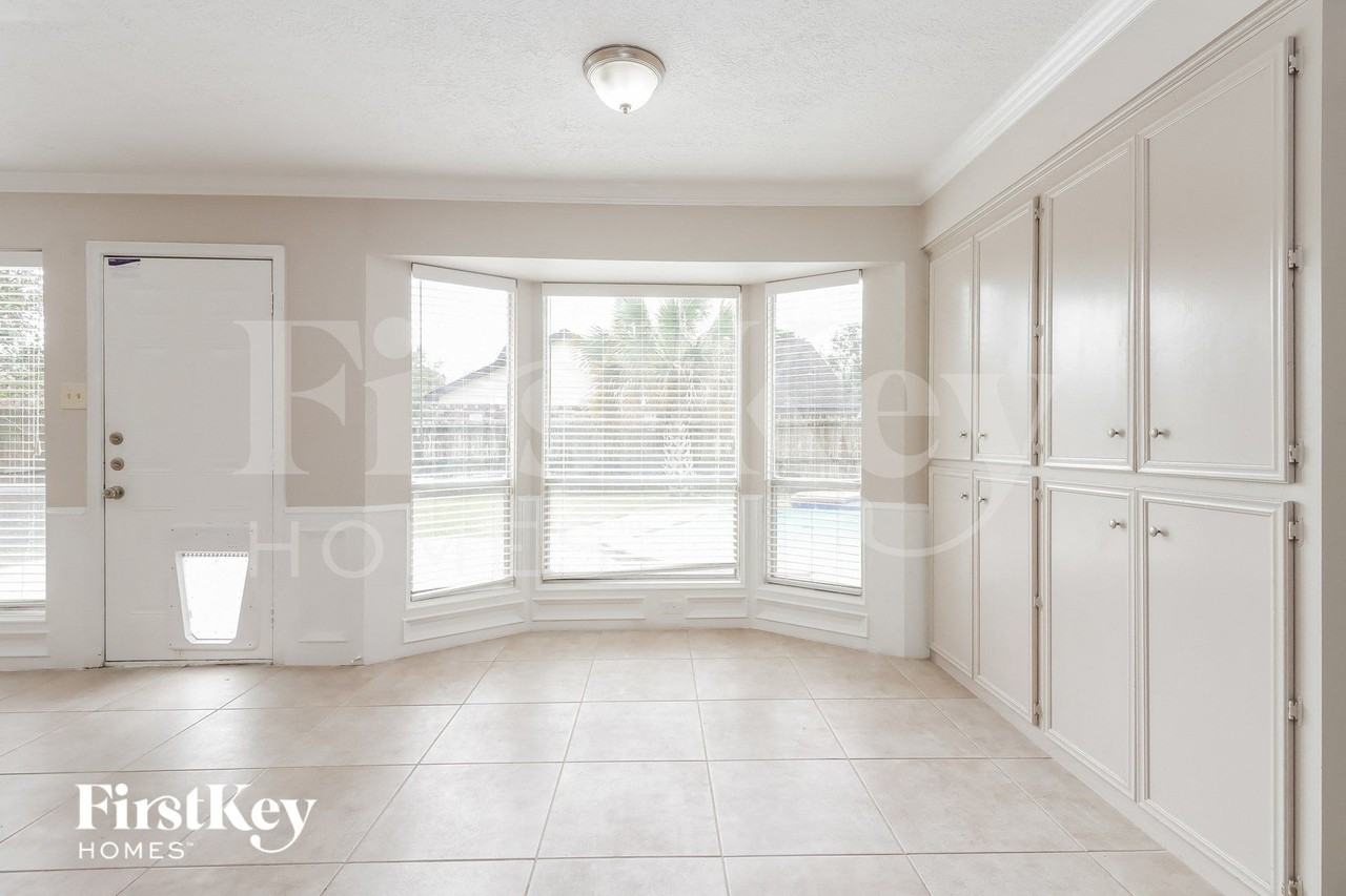 1403 Diana Ct - Photo 6 of 15