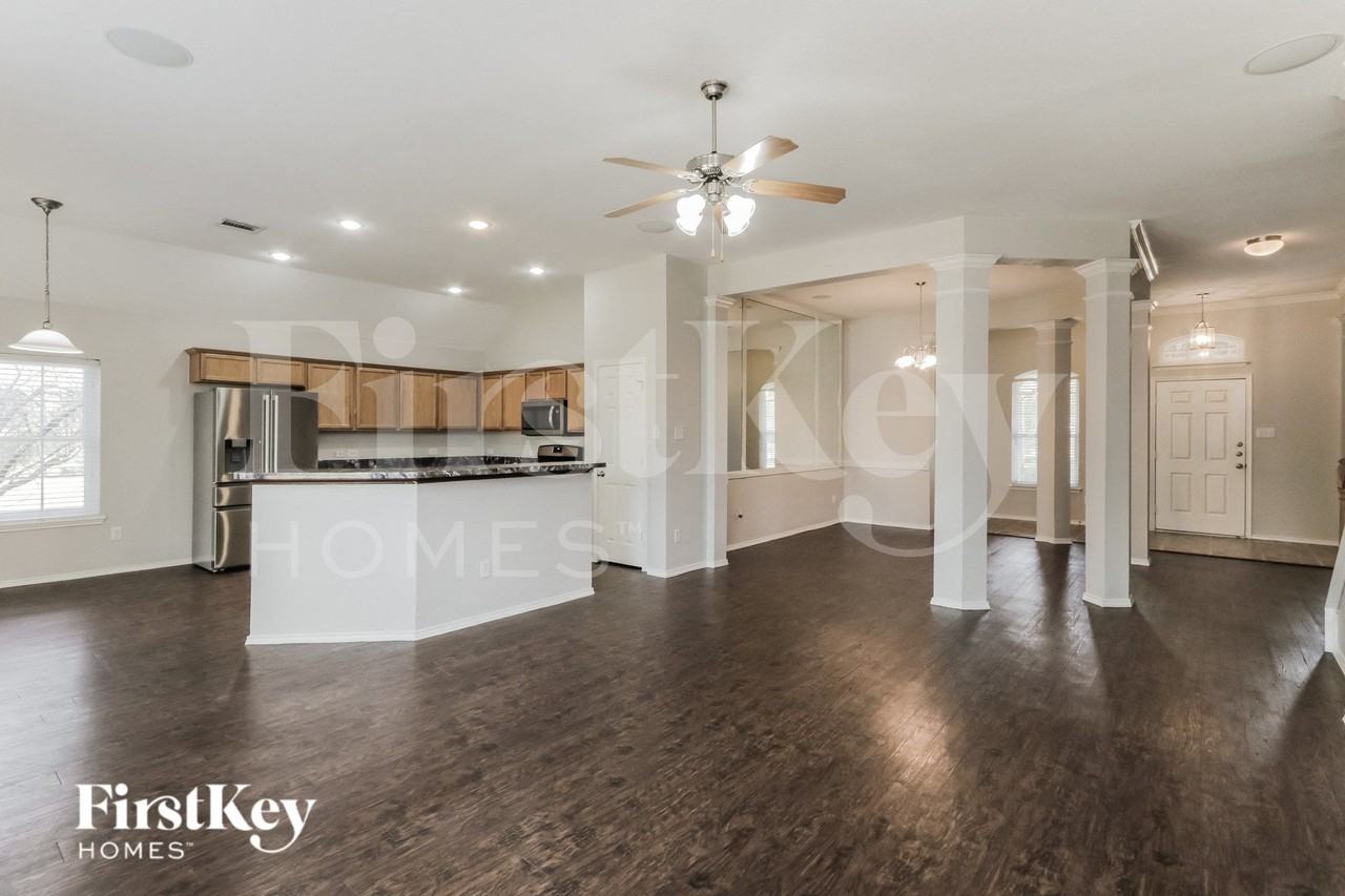 631 Magnolia Ln - Photo 4 of 16