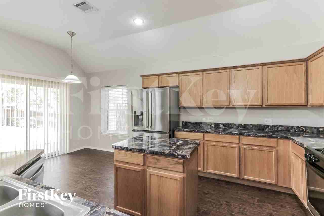 631 Magnolia Ln - Photo 6 of 16