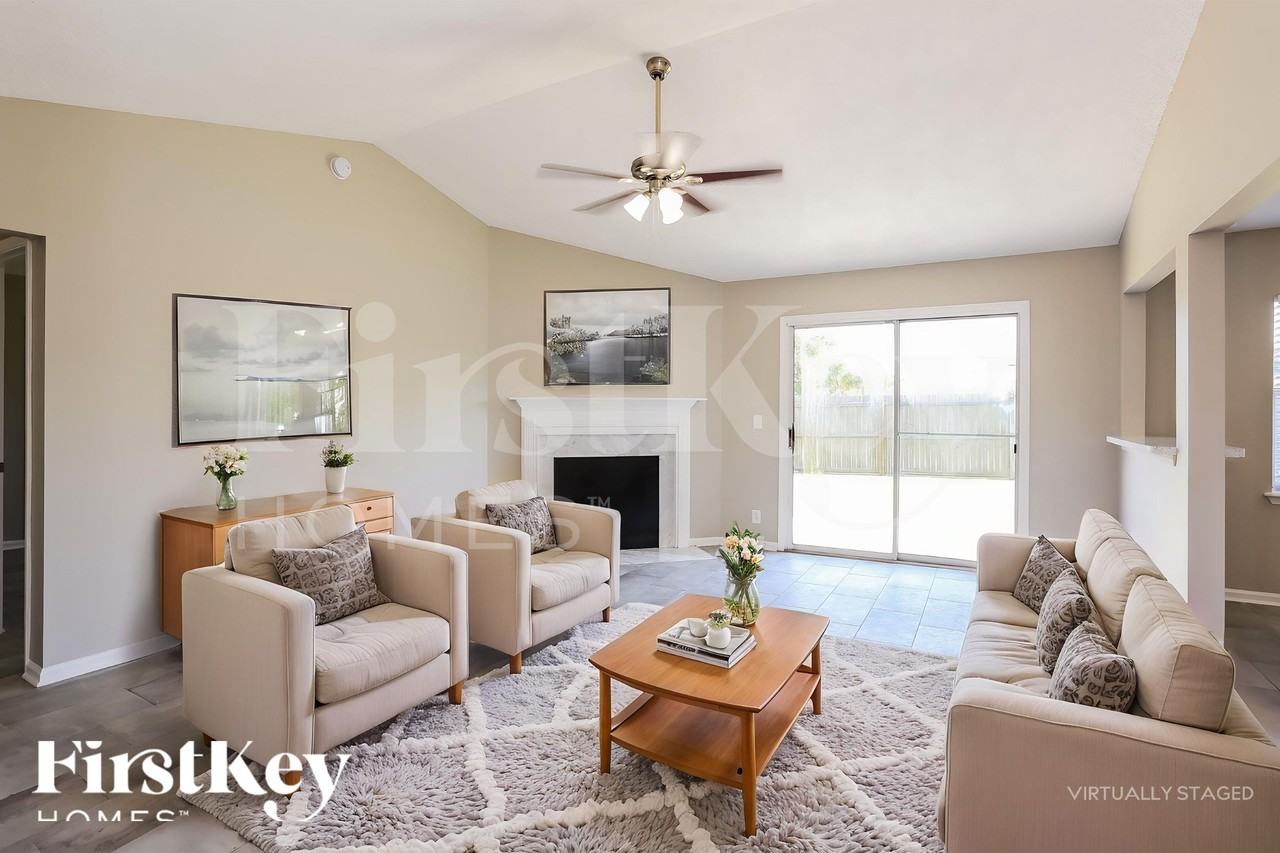 323 Hickory Hollow Dr N - Photo 5 of 18