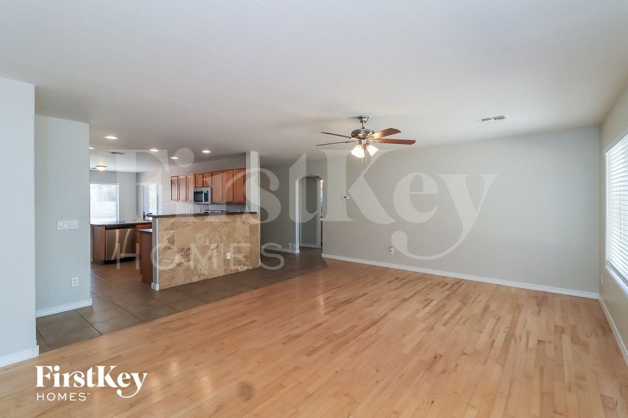 2854 E Phelps Rd - Photo 3 of 15