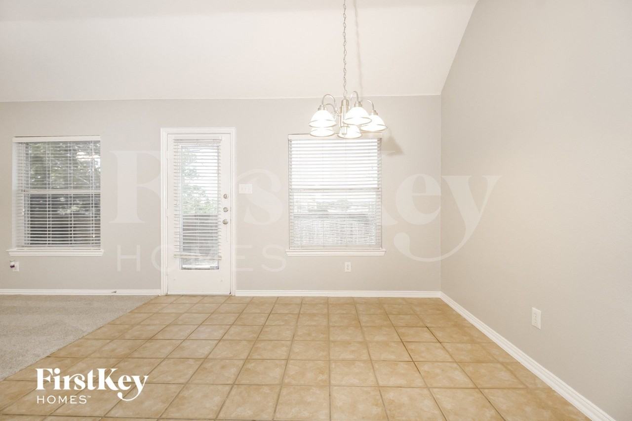 8 Willowstone Ct - Photo 5 of 15