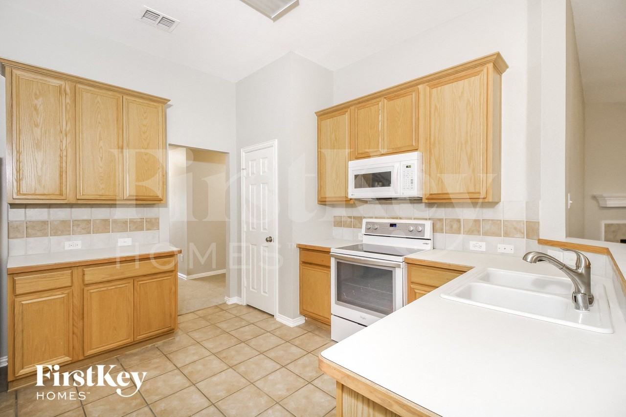 8 Willowstone Ct - Photo 7 of 15