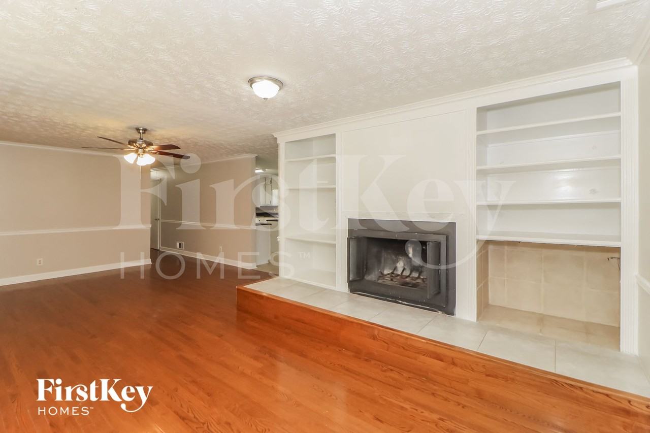 2671 Pine Log Way - Photo 4 of 15