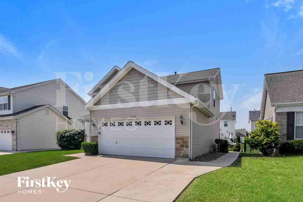 229 Greengate Dr - Photo 2 of 15