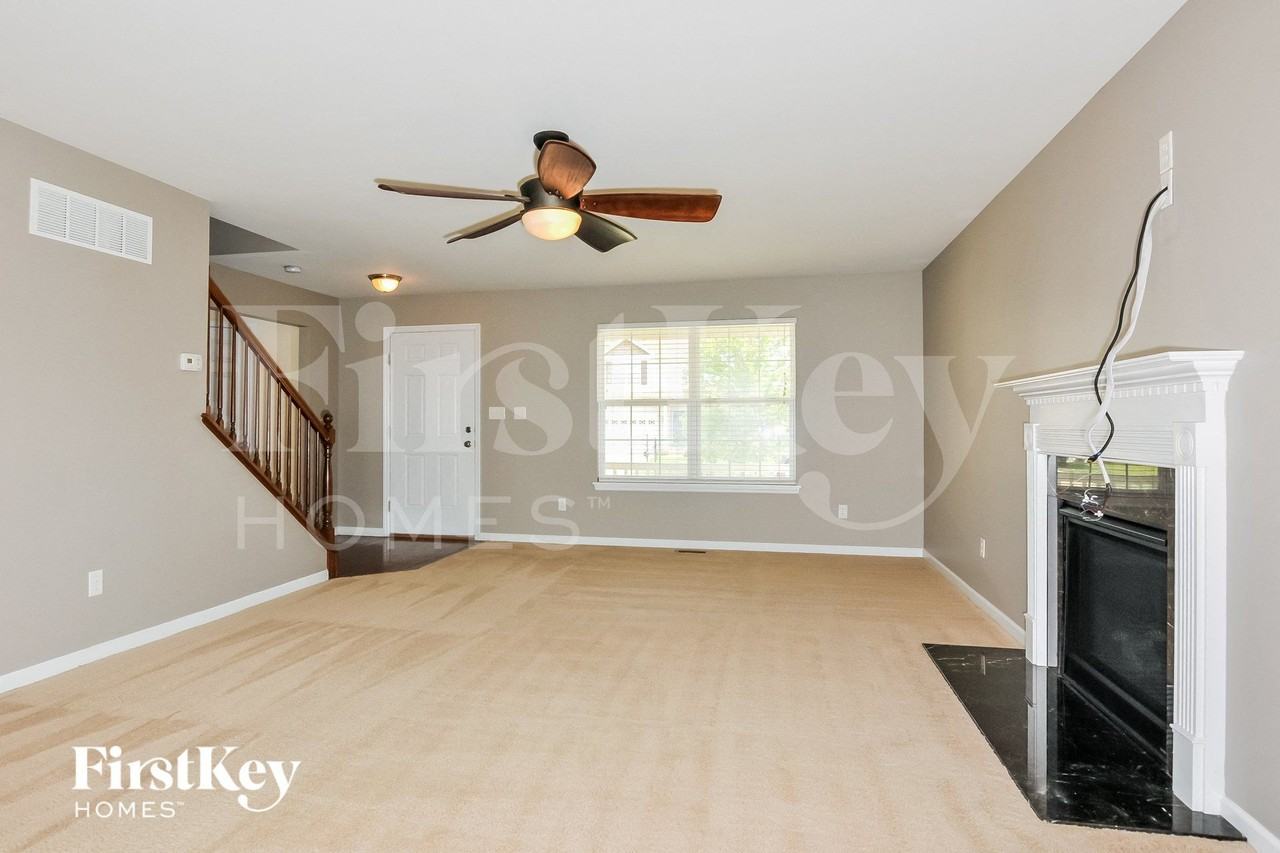 229 Greengate Dr - Photo 4 of 15