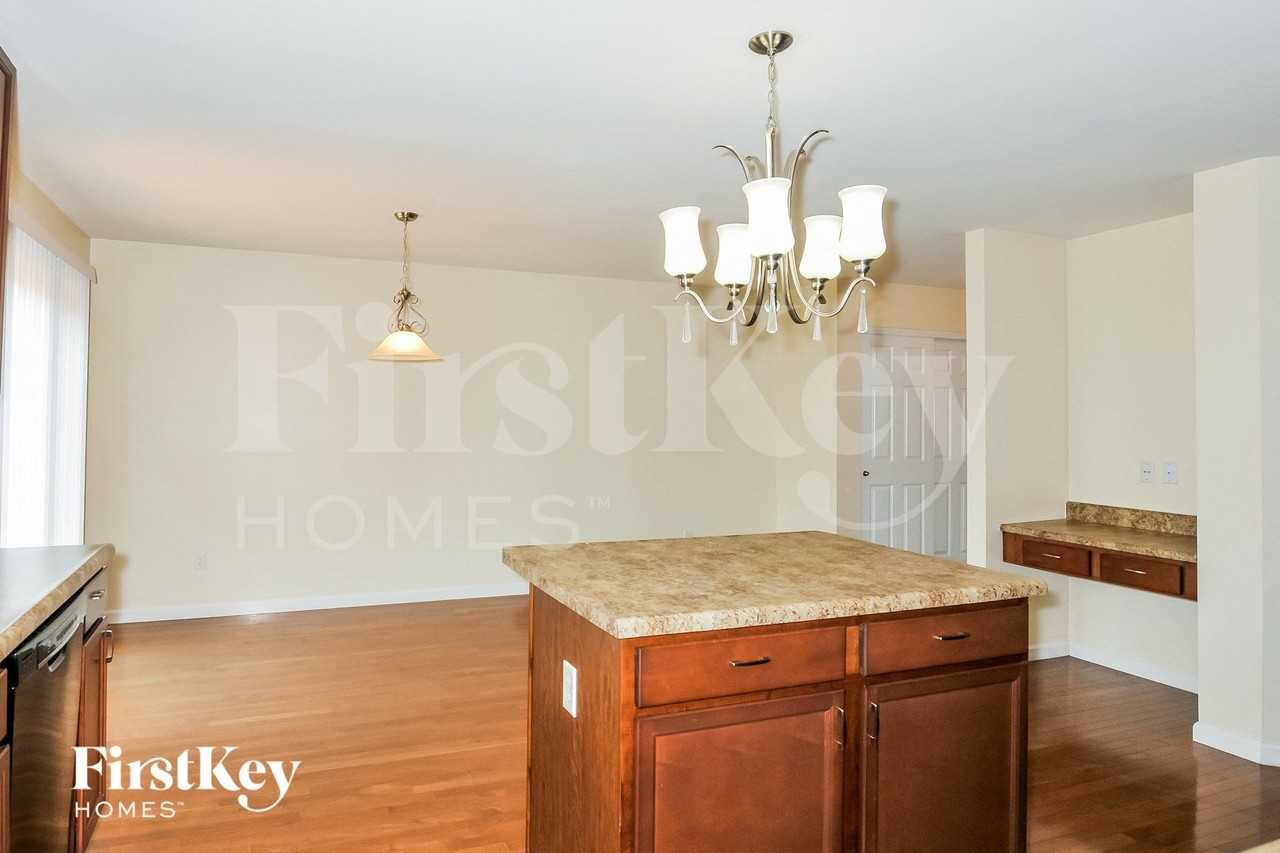 229 Greengate Dr - Photo 5 of 15