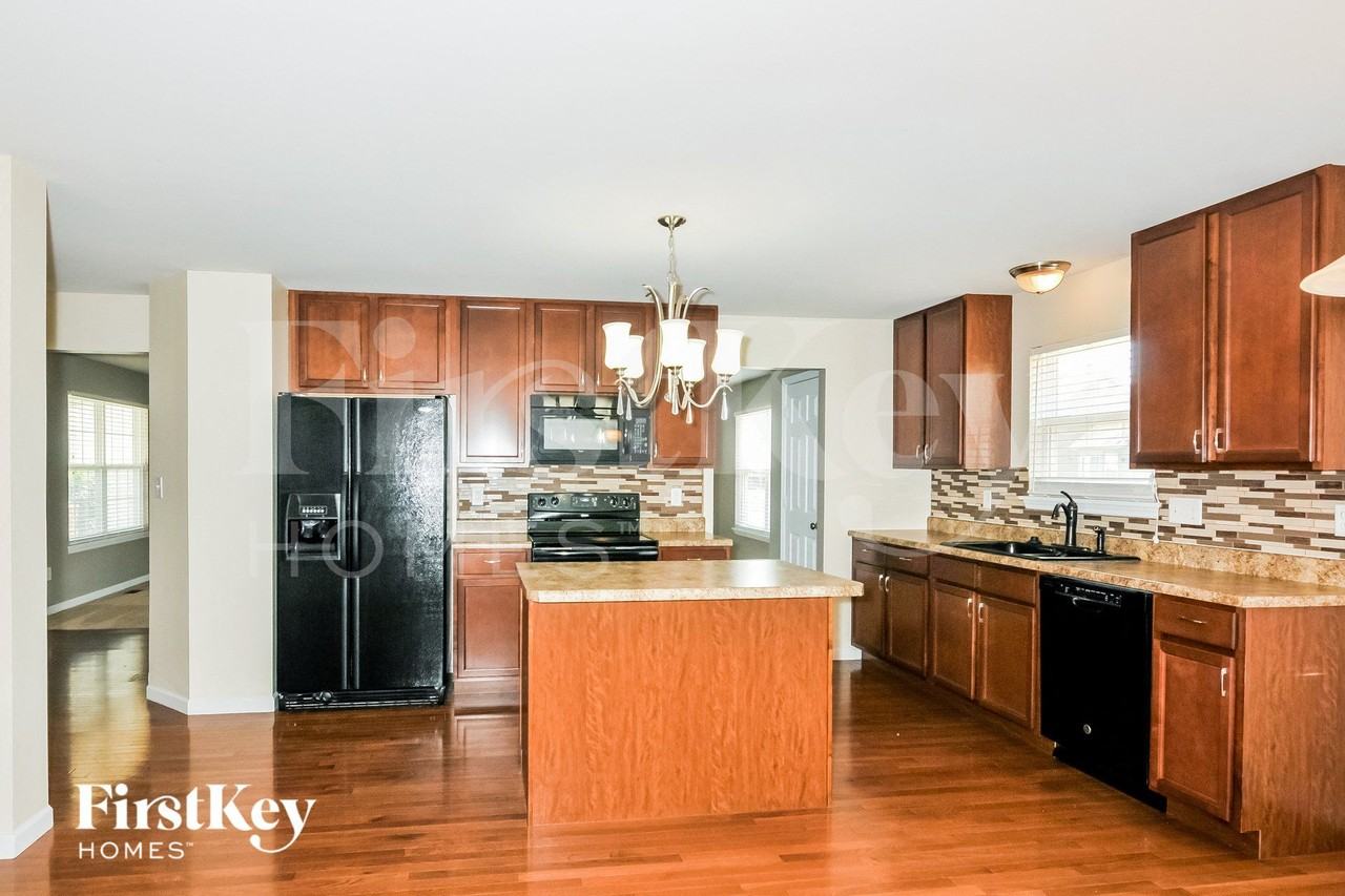 229 Greengate Dr - Photo 6 of 15