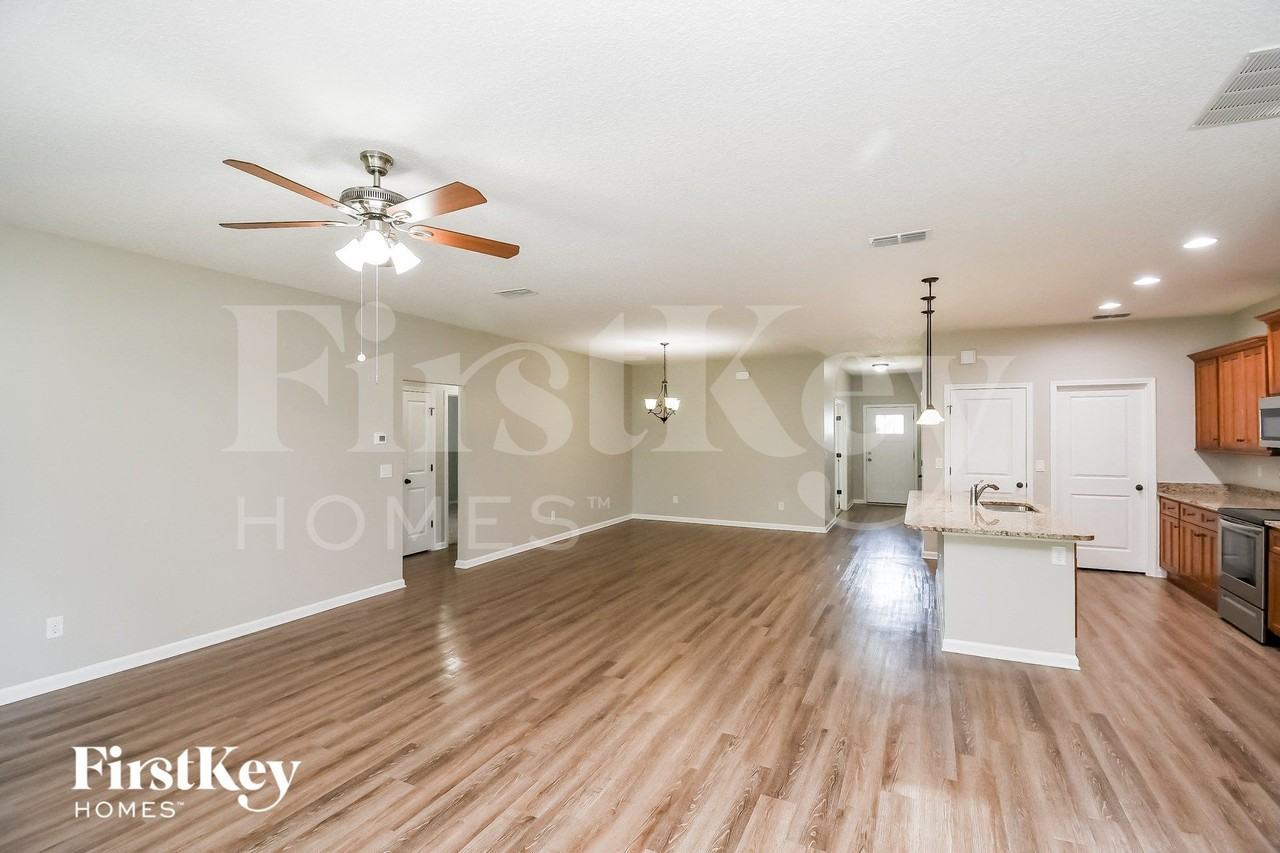 388 Gillespie Gardens Dr - Photo 3 of 15