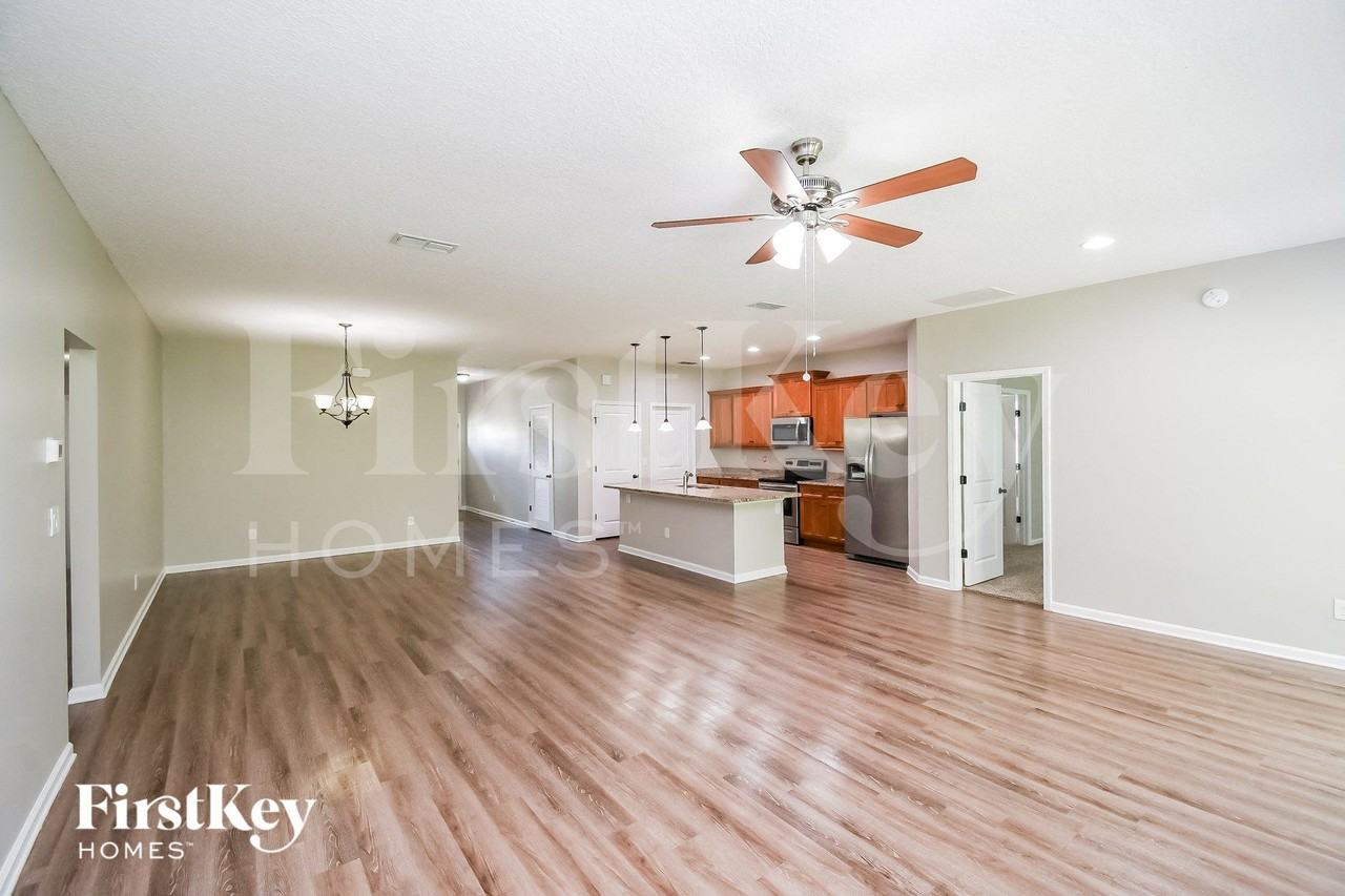 388 Gillespie Gardens Dr - Photo 4 of 15