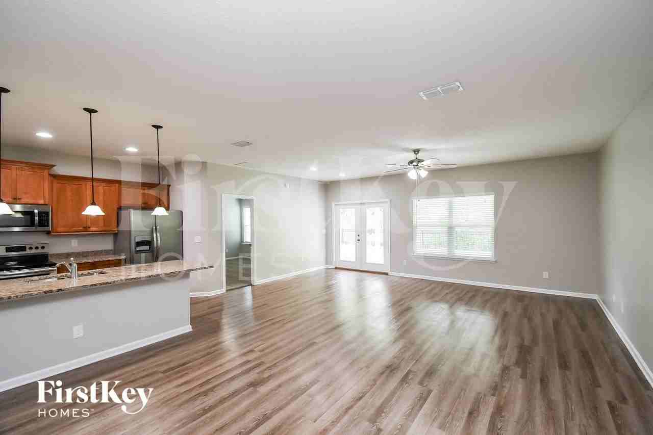 388 Gillespie Gardens Dr - Photo 5 of 15