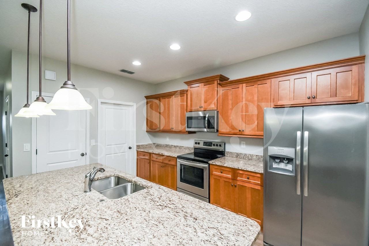 388 Gillespie Gardens Dr - Photo 6 of 15