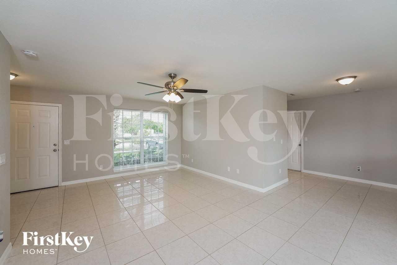 21426 Glendale Ave - Photo 3 of 15