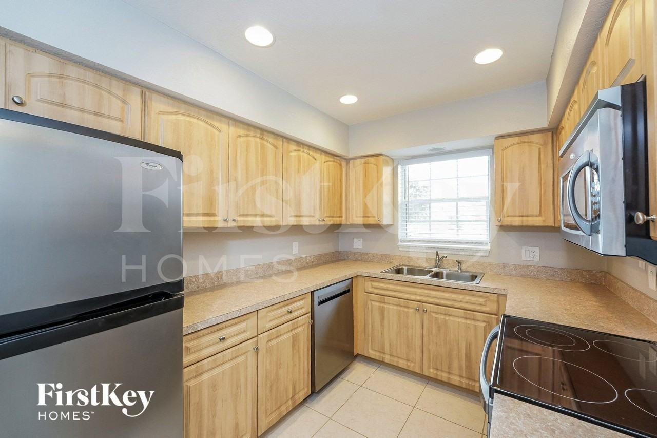 21426 Glendale Ave - Photo 5 of 15