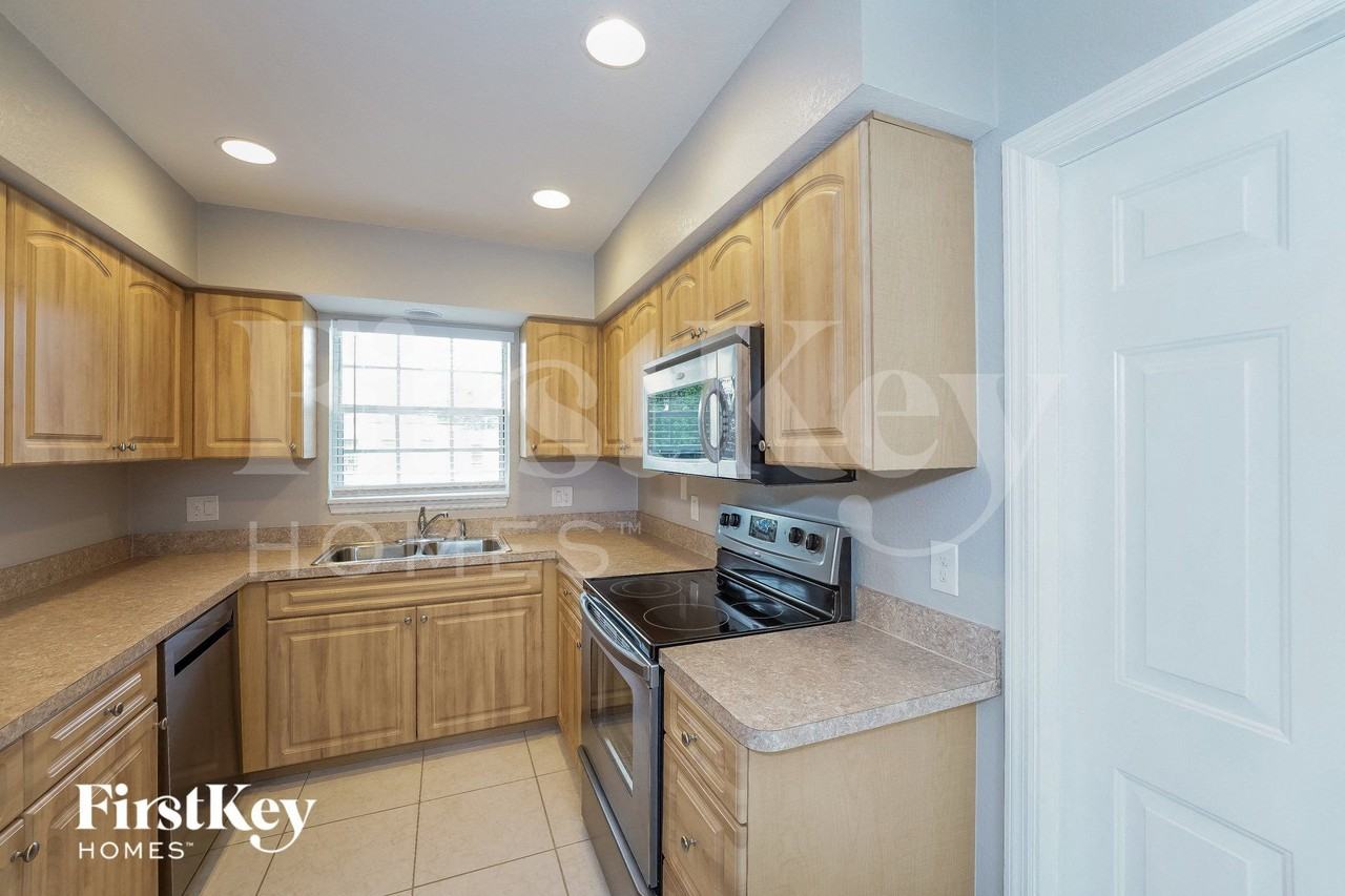 21426 Glendale Ave - Photo 6 of 15