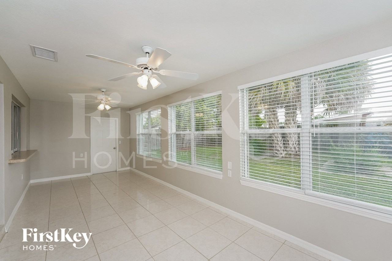 21426 Glendale Ave - Photo 7 of 15