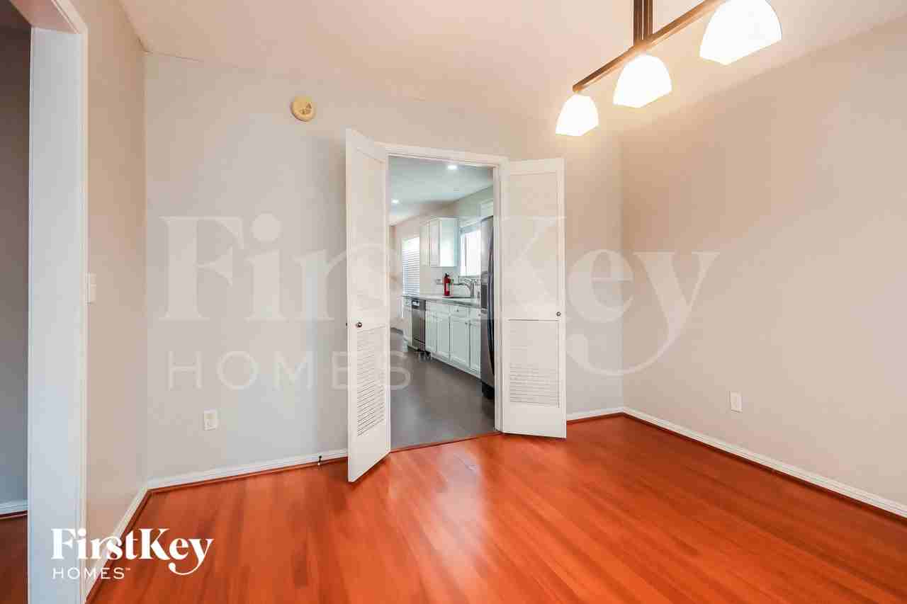 19810 Hoppers Creek Dr - Photo 4 of 15