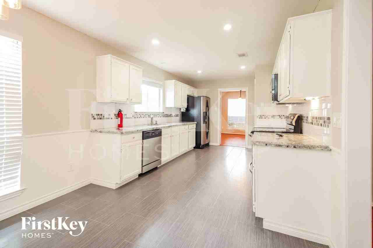 19810 Hoppers Creek Dr - Photo 7 of 15