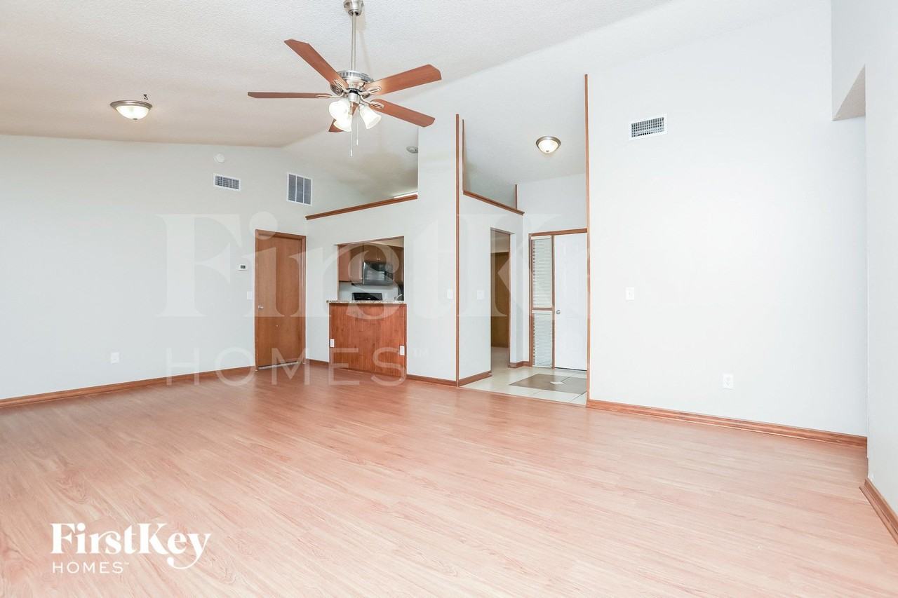 104 Hazel Blvd - Photo 4 of 15