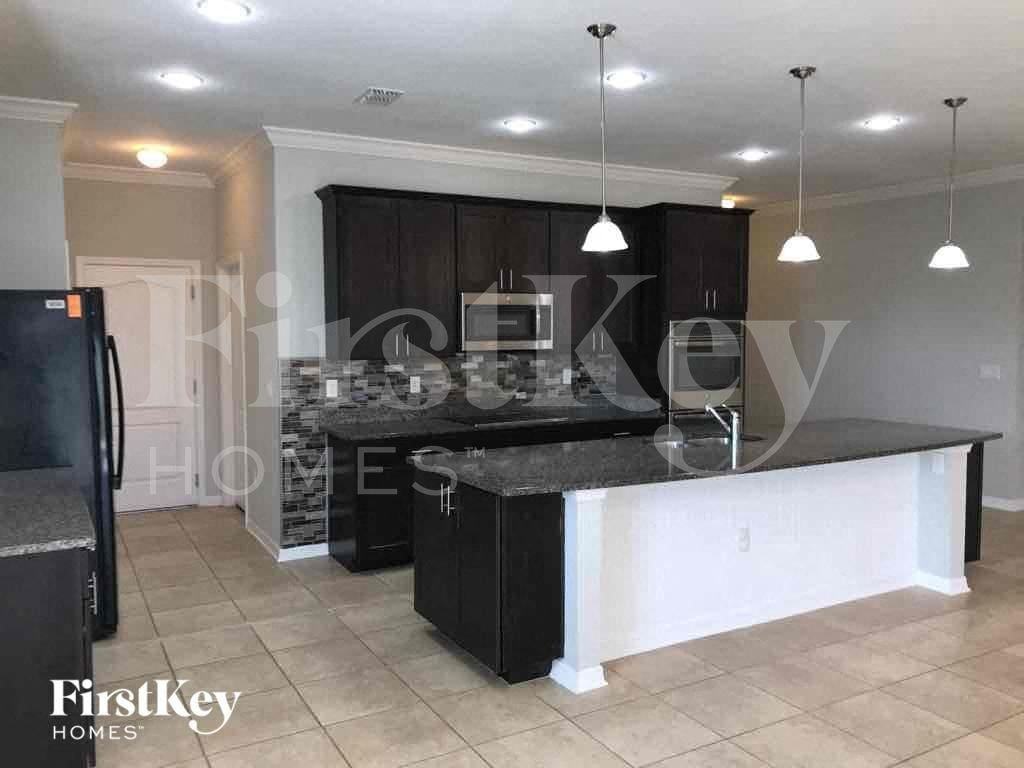 1124 Berkley Ridge Ln - Photo 5 of 15