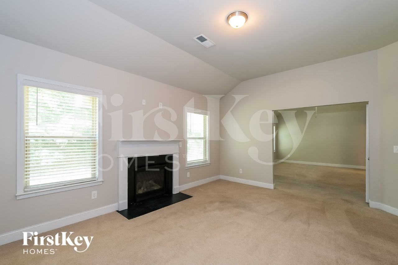 325 Stonecreek Pkwy - Photo 2 of 15