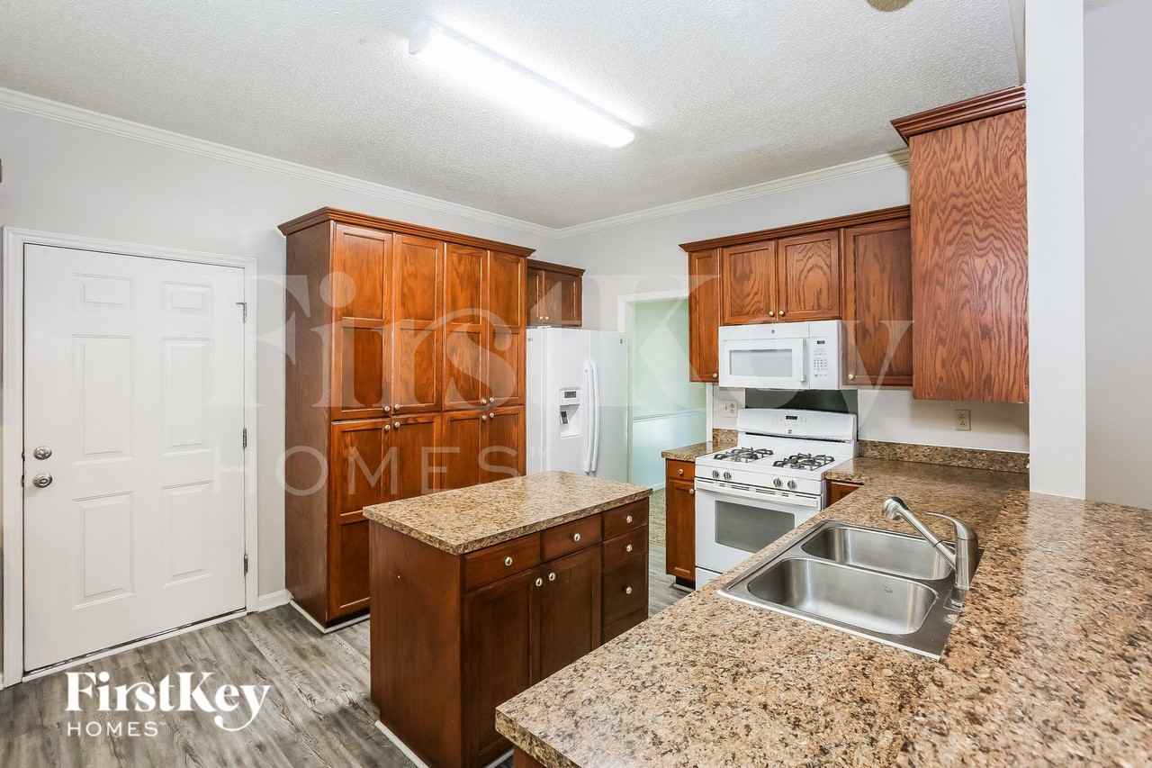 10400 Hellebore Rd - Photo 7 of 16