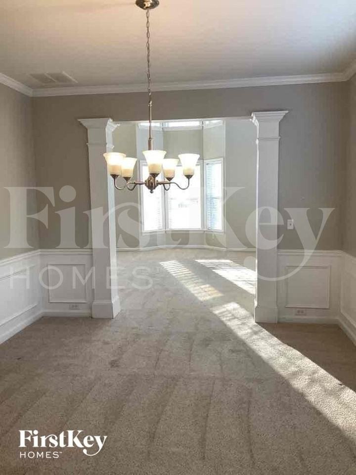 670 Golden Meadow Dr - Photo 5 of 19