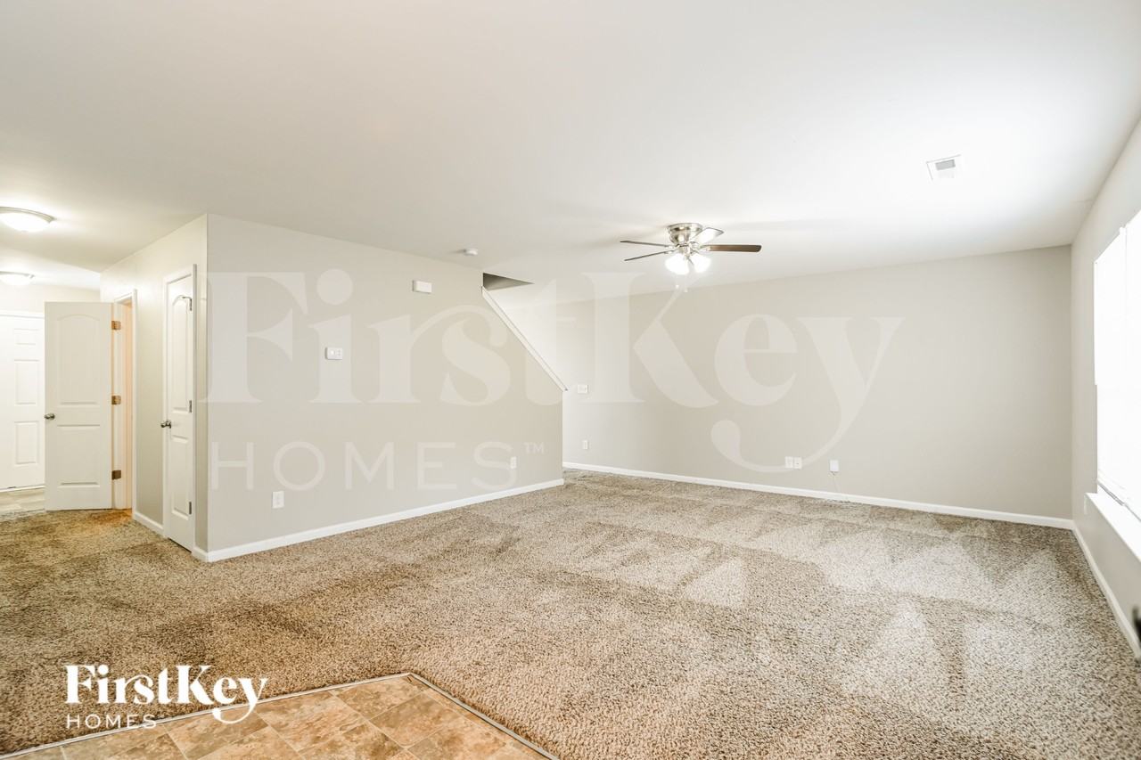 9017 Sharpes Cir - Photo 2 of 16