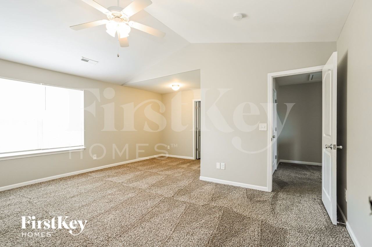 9017 Sharpes Cir - Photo 7 of 16