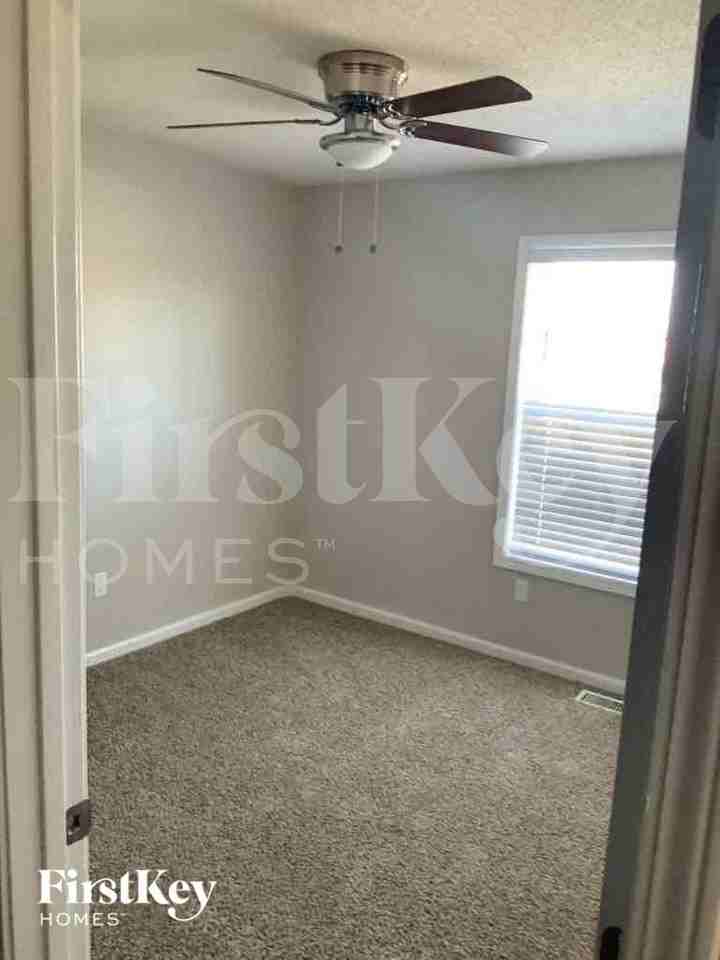 7719 E 165th St - Photo 5 of 10