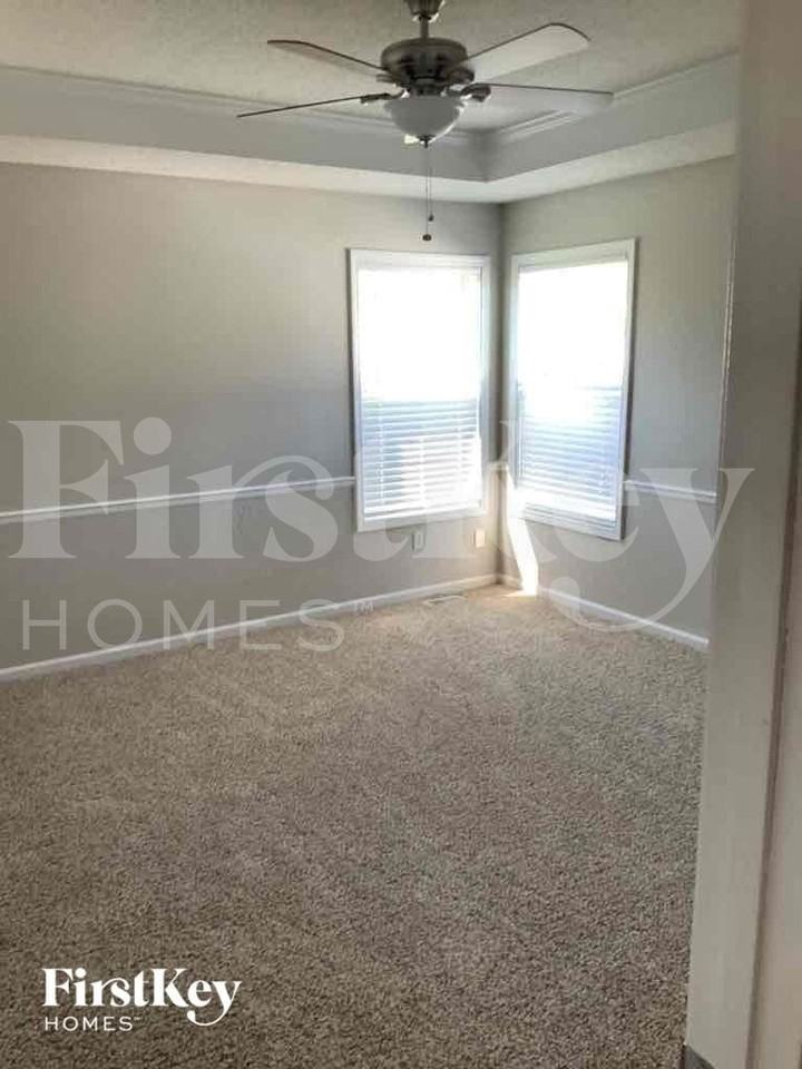 7719 E 165th St - Photo 6 of 10