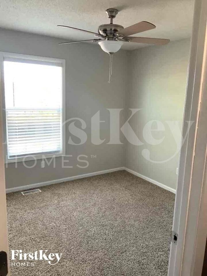 7719 E 165th St - Photo 7 of 10