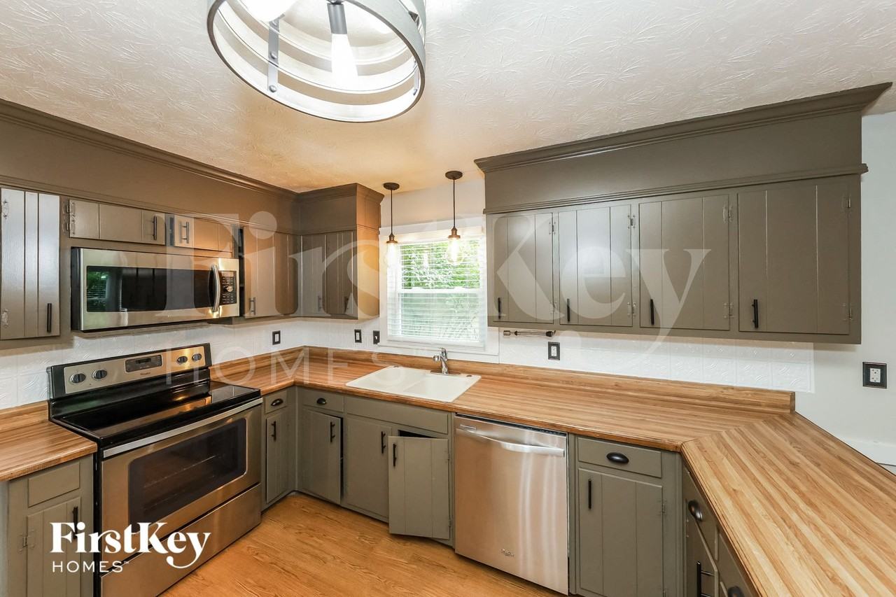 2902 Moorings Pkwy - Photo 6 of 14