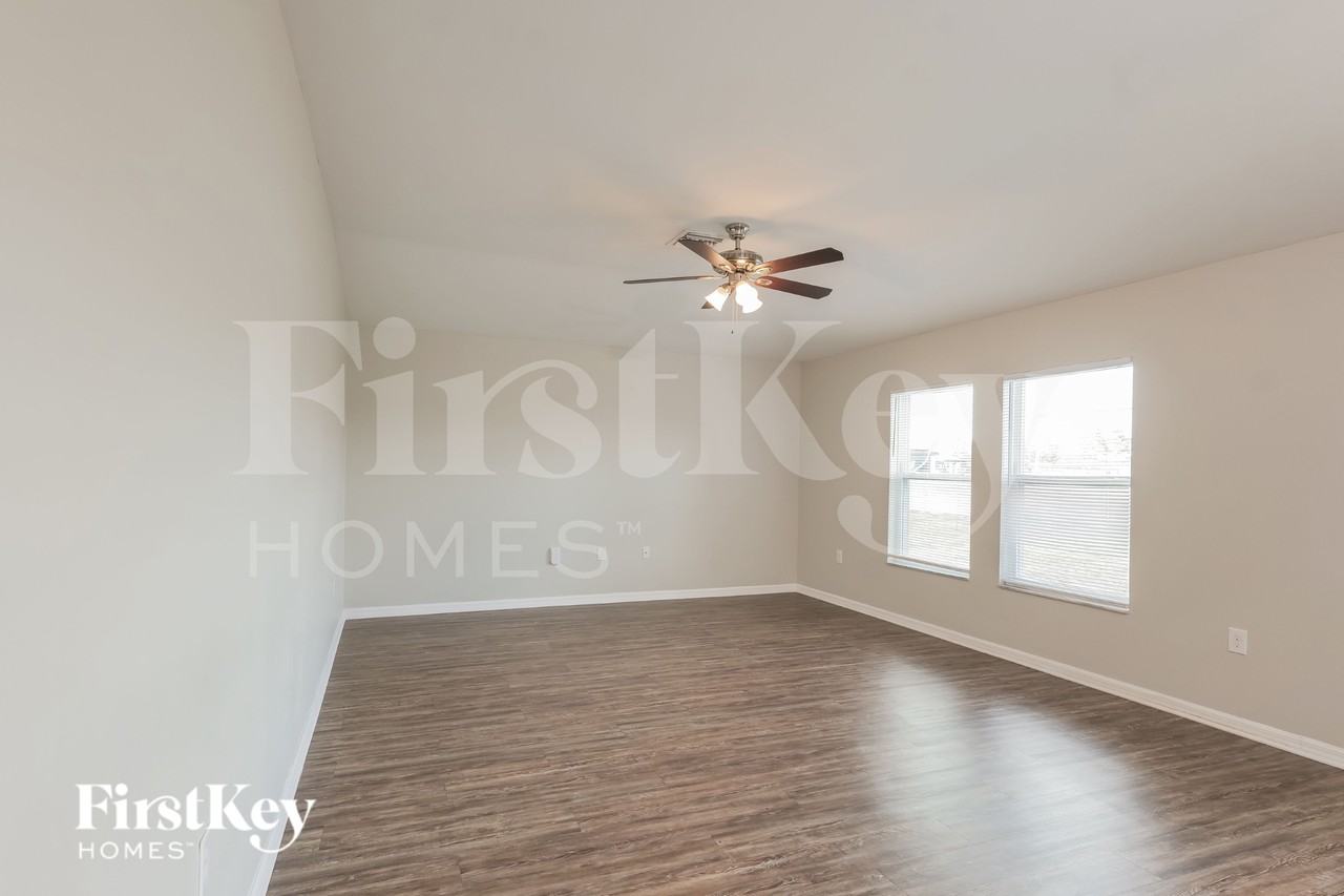 1123 Sw 16th Ter - Photo 3 of 19
