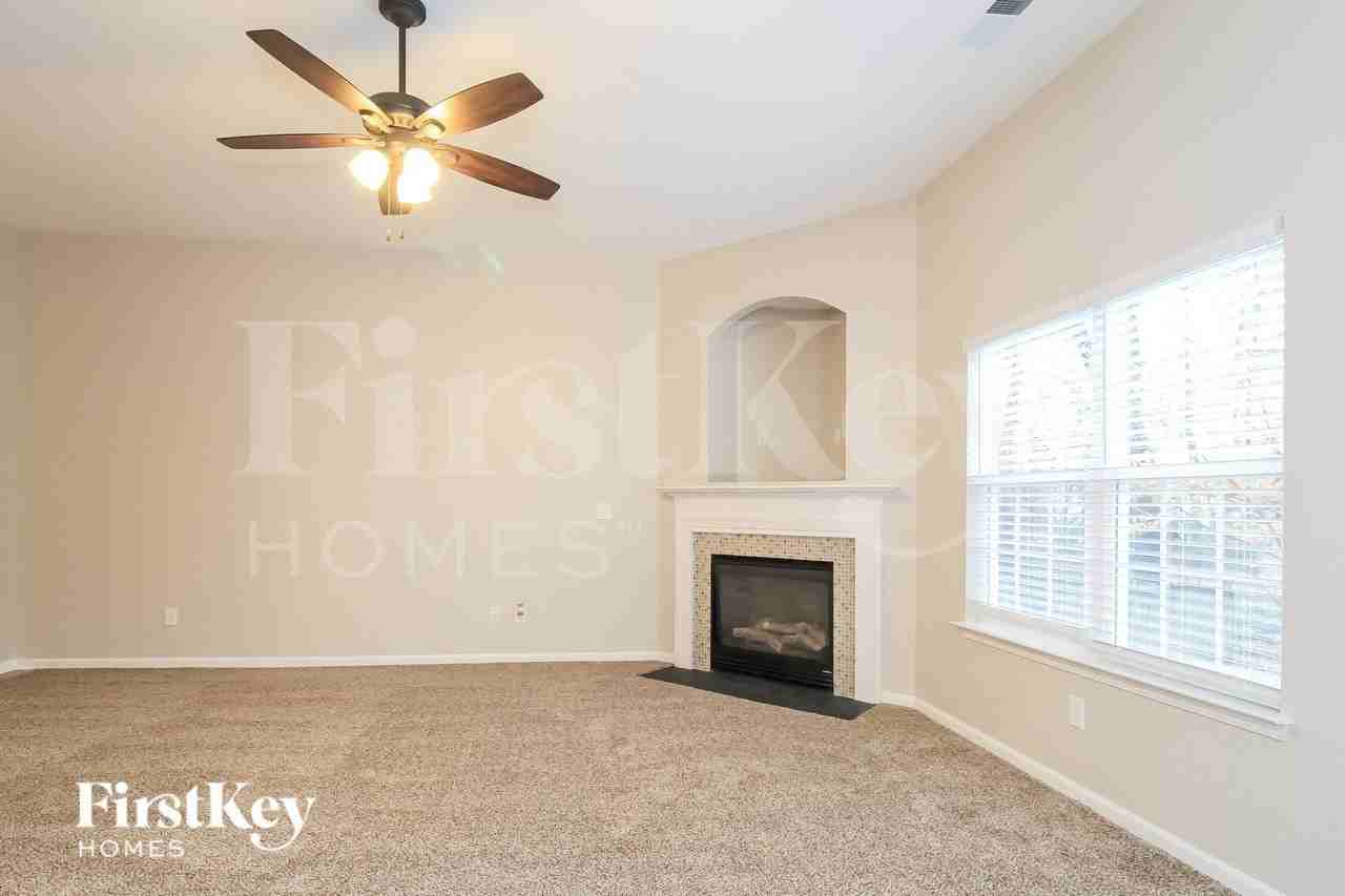 4169 Shadetree Dr - Photo 3 of 15