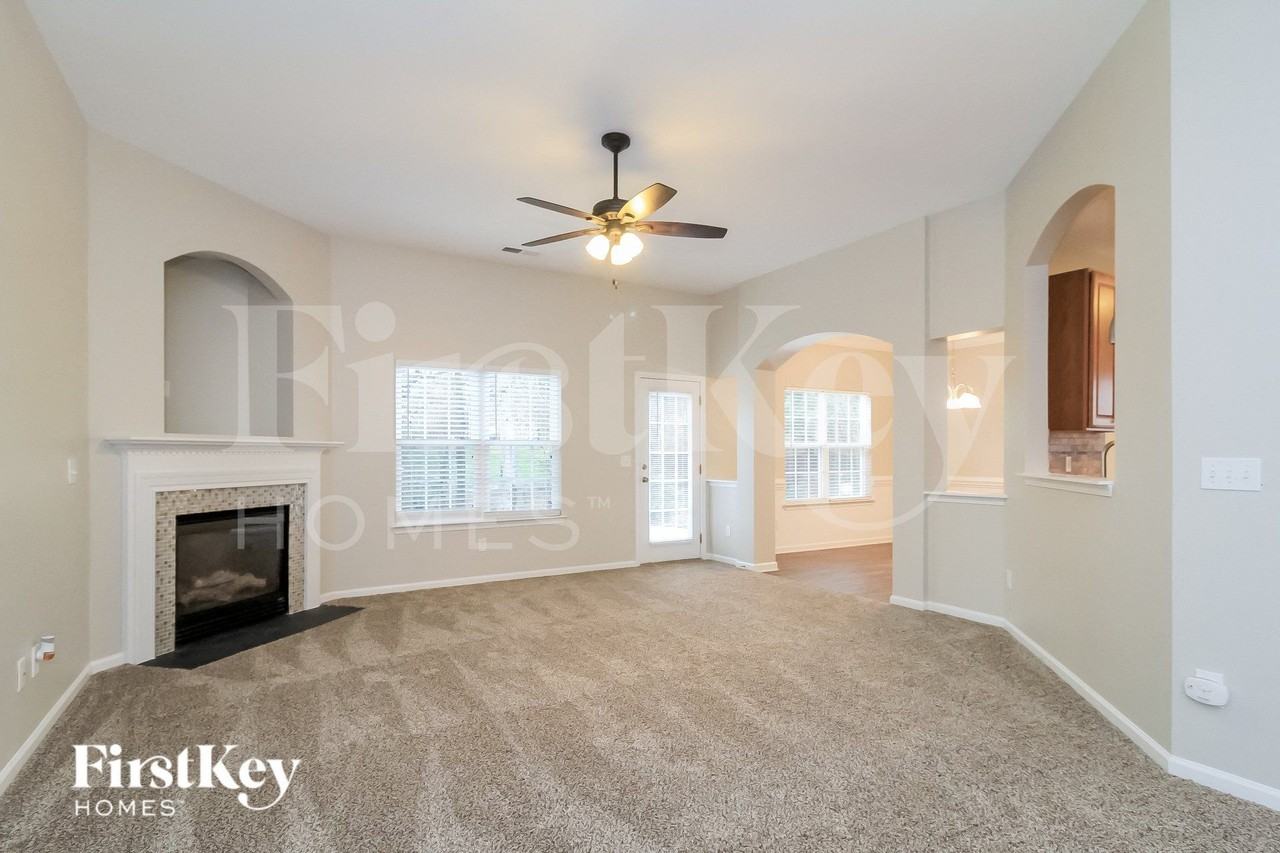 4169 Shadetree Dr - Photo 4 of 15