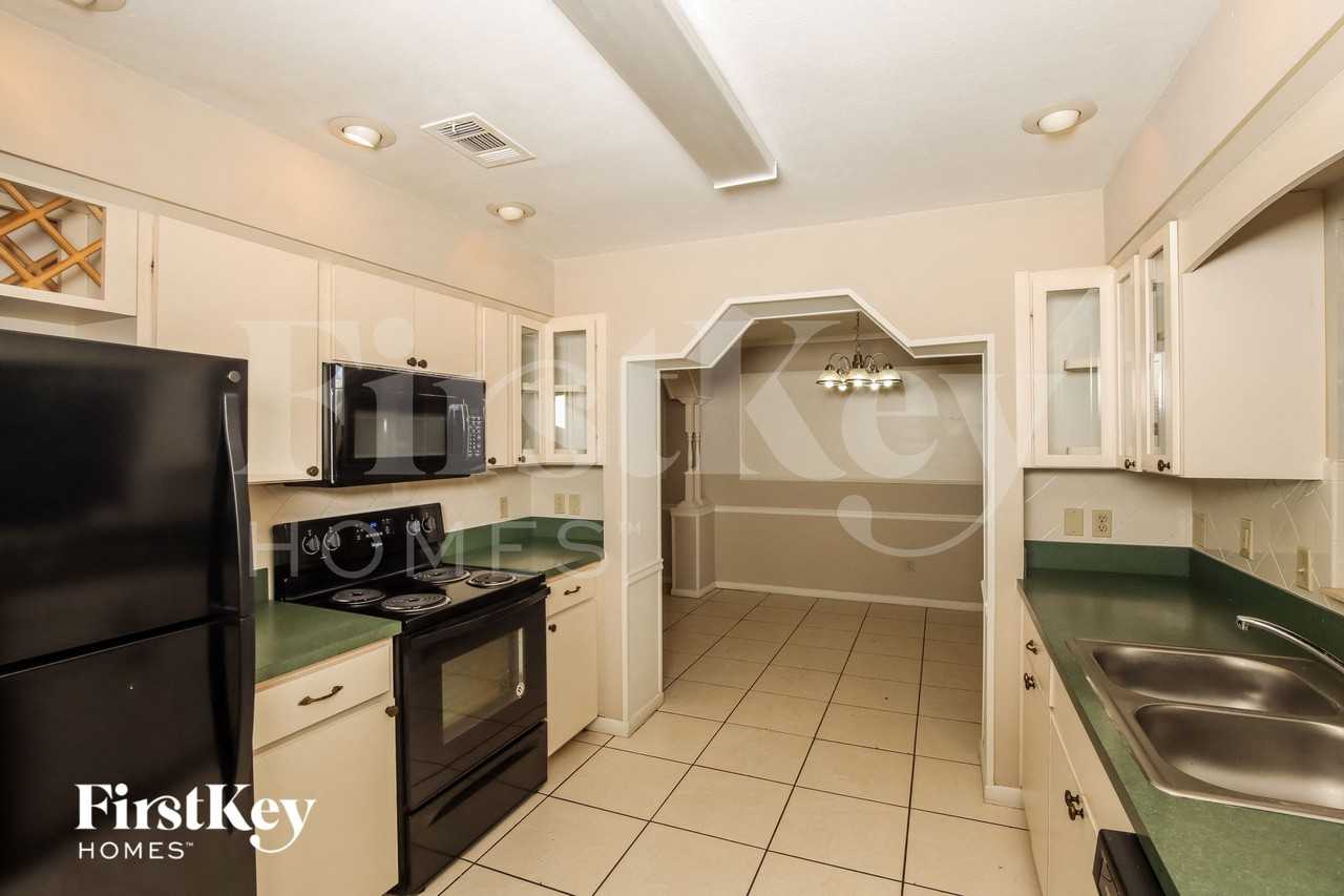 988 Cardon Dr - Photo 7 of 15