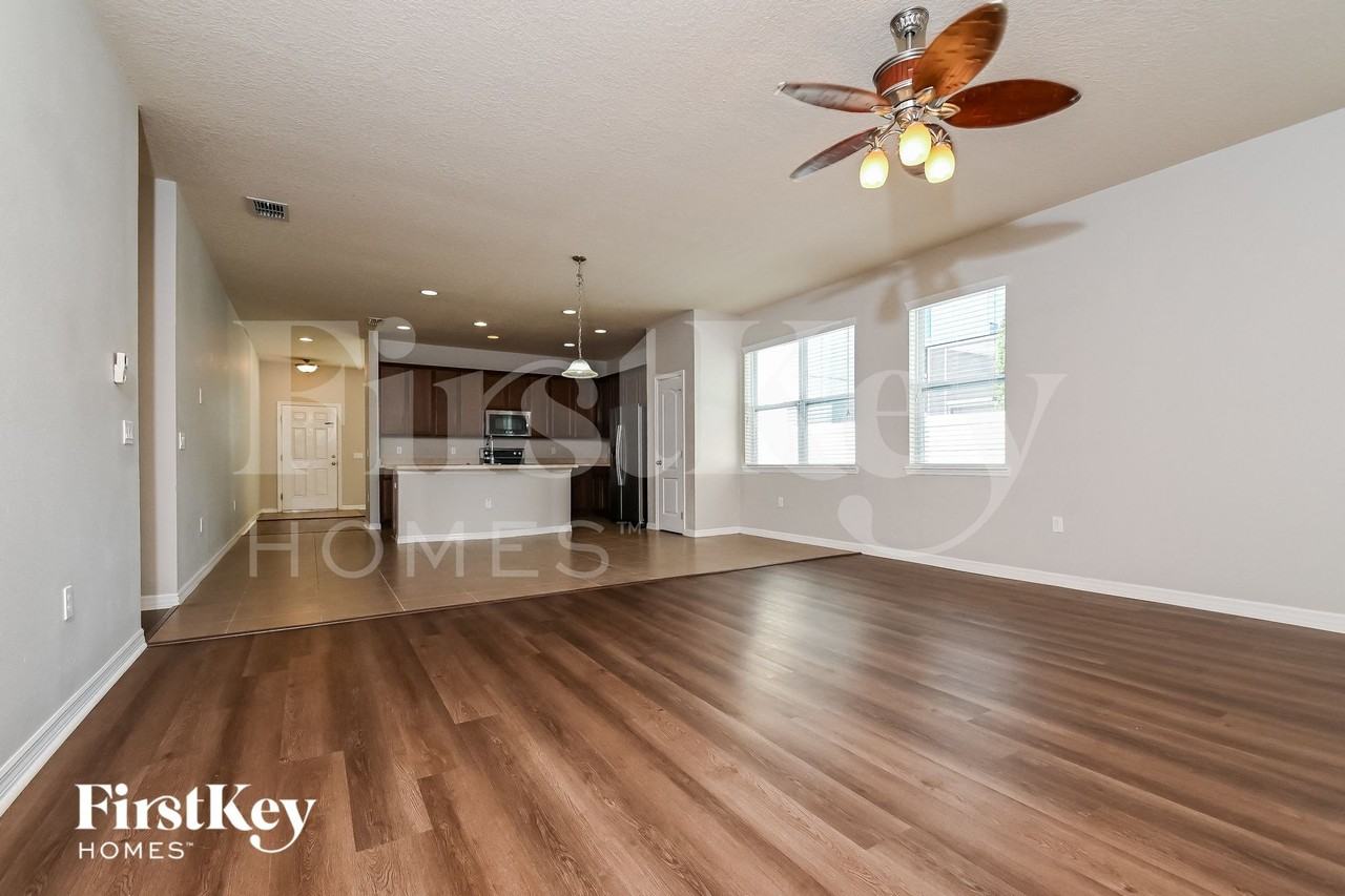 7724 Tangle Rush Dr - Photo 3 of 15