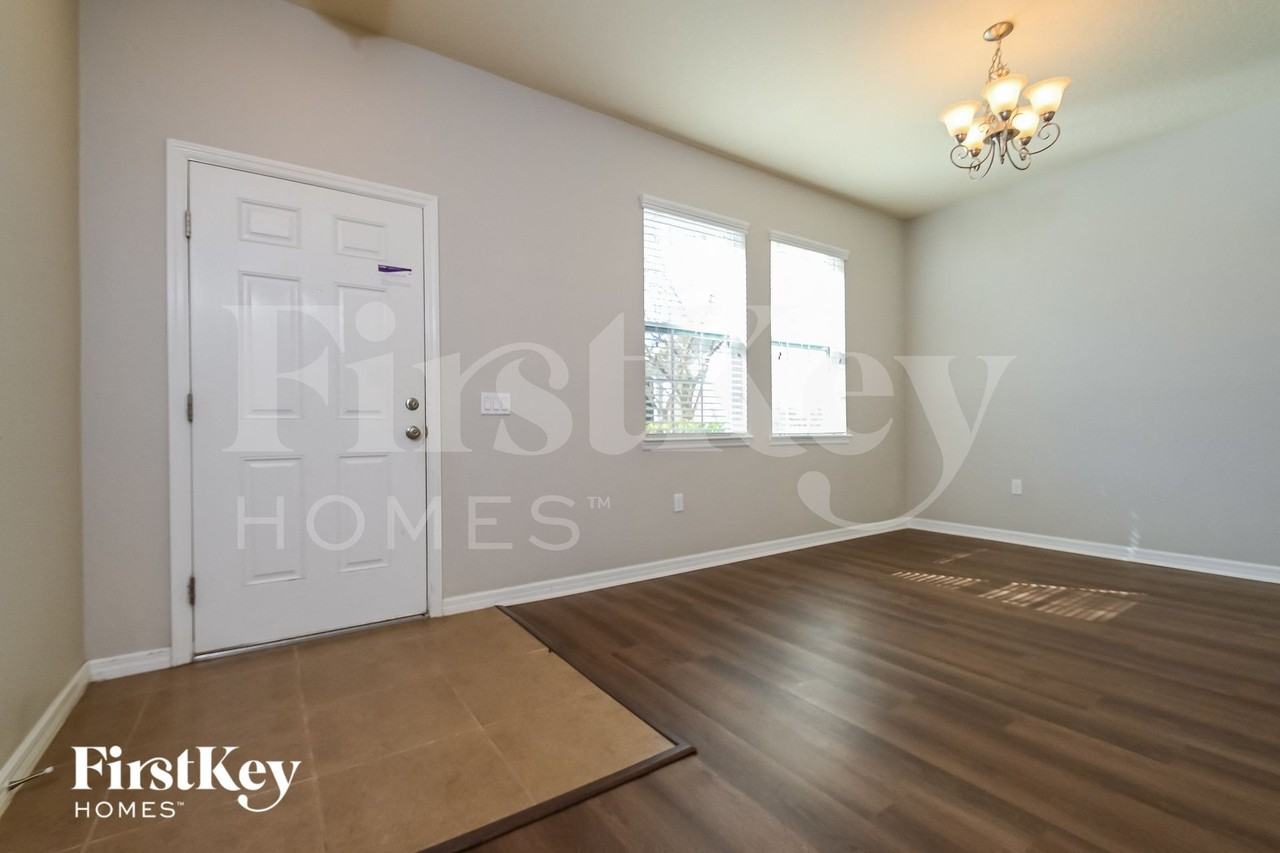 7724 Tangle Rush Dr - Photo 4 of 15