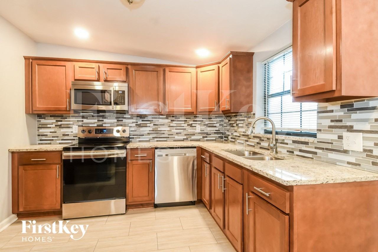 7720 Lauderdale Dr N - Photo 3 of 15