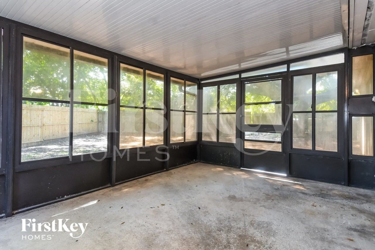 7720 Lauderdale Dr N - Photo 5 of 15