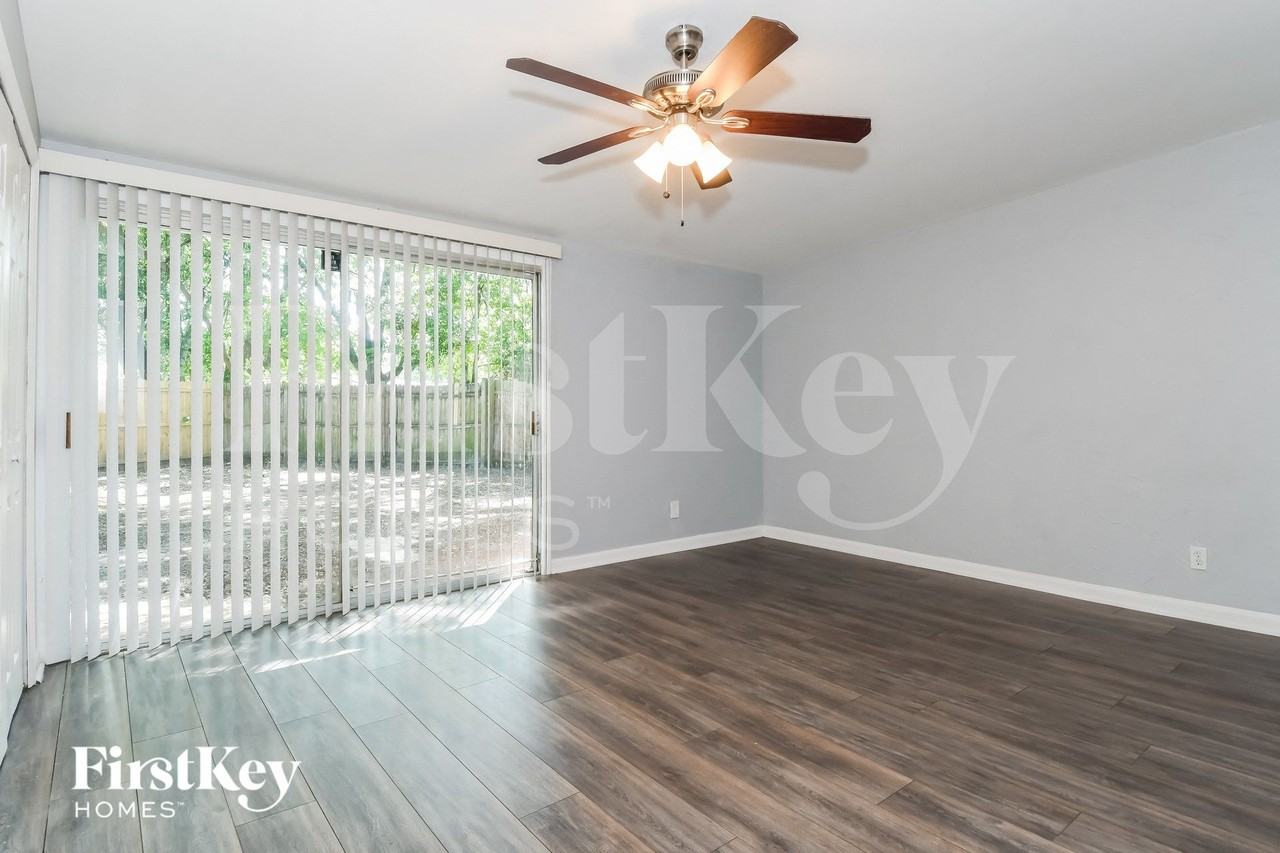 7720 Lauderdale Dr N - Photo 6 of 15