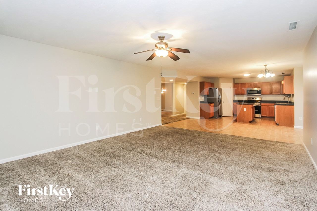 7651 Lara Lee Dr - Photo 4 of 19