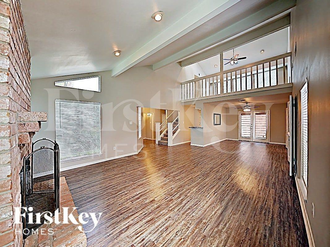 7451 Tunbury Ln - Photo 3 of 17