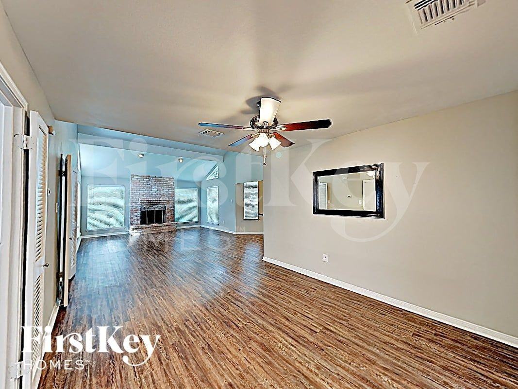 7451 Tunbury Ln - Photo 5 of 17